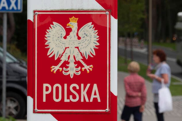 Grenzanlage am Donnerstag, 30.07.2020, zwischen Ahlbeck, Deutschland, und Swinemuende, Polen, auf der Insel Usedom. Mecklenburg Wirtschaft Polen Poland deutsch polnische deutsch-polnische Grenze Grenzschliessung Grenzschliessungen geschlossen Grenzpfeiler Markierung Grenzmarkierung Tourismus Massentourismus Landschaft Ostsee Ostseekueste Meer Kueste Landschaftsfoto Landschaftsbild Symboldbild Symbolfoto Symbolphoto Urlaub Ferien Freizeit Urlaubsgebiet erholen Erholung relaxen Ausflug Wochenendausflug Kurztripp Reisen Nordostdeutschland Baltic Sea Meer ocean northern north Germany Europe holiday holidays Touristen Urlauber Landschaft Ostsee Meer Kueste Landschaftsfoto Landschaftsbild Urlaub Freizeit Urlaubsgebiet erholen Erholung relaxen