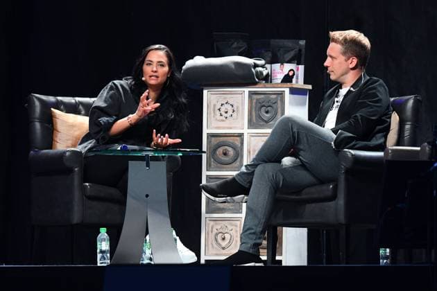 Bilder des Jahres 2020, Entertainment 08 August Entertainment Themen der Woche KW31 Entertainment Bilder des Tages Die Pochers hier! am 02.08.2020 im Autokino am Movie Park in Bottrop In ihrem neuen Podcast Die Pochers hier! erzählen Amira und Oliver Pocher aus ihrem Leben, was die Woche über bei ihnen passiert ist, was sie beschäftigt. *** The Pochers here on 02 08 2020 at the drive-in cinema at Movie Park in Bottrop In their new podcast The Pochers here tell Amira and Oliver Pocher about their lives, what happened to them during the week, whats on their minds xRx