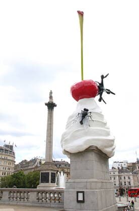 Bilder des Jahres 2020, Entertainment 08 August Entertainment Themen der Woche KW32 A new artwork by artist Heather Phillipson entitled THE END was unveiled on the Fourth Plinth in London s Trafalgar Square. The sculpture tops the Fourth Plinth with a giant swirl of whipped cream, a cherry, a fly and a drone that transmits a live feed of the Square. Where: London, United Kingdom When: 03 Aug 2020 Credit: Keith Mayhew Cover Images Copyright: xx 40755837 EDITORIAL USE ONLY. NOT FOR USE BY NEWSPAPERS BASED IN THE UK.