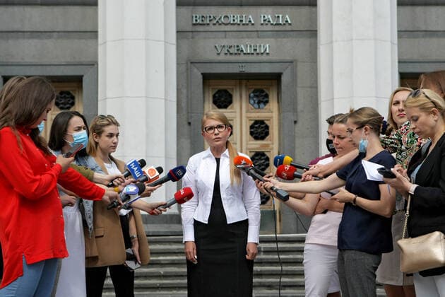 News Bilder des Tages KYIV, UKRAINE - AUGUST 3, 2020 - Leader of the Batkivshchyna All-Ukrainian Union, MP Yulia Tymoshenko holds a news conference outside the Verkhovna Rada building, Kyiv, capital of Ukraine. News conference of Batkivshchyna leader Yulia Tymoshenko  Copyright: xEvgenxKotenkox
