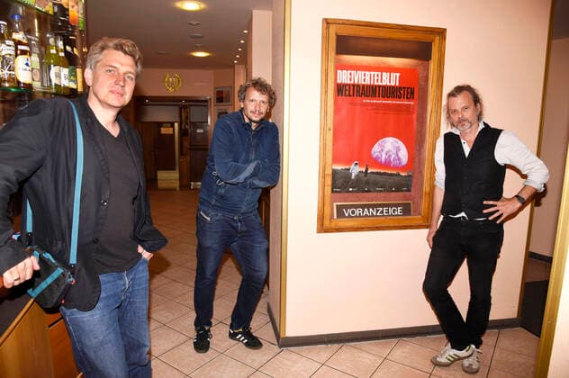 Bilder des Jahres 2020, Entertainment 08 August Entertainment Themen der Woche KW32 Johannes Kaltenhauser, Marcus H. Rosenmüller und Gerd Baumann bei der Preview des Dokumentarfilms Dreiviertelblut - Weltraumtouristen im Filmtheater Sendlinger Tor. München, 04.08.2020 *** Johannes Kaltenhauser, Marcus H Rosenmüller and Gerd Baumann at the preview of the documentary Three Quarter Blood Space Tourists at the Filmtheater Sendlinger Tor Munich, 04 08 2020 Foto:xS.xAdamx xFuturexImage