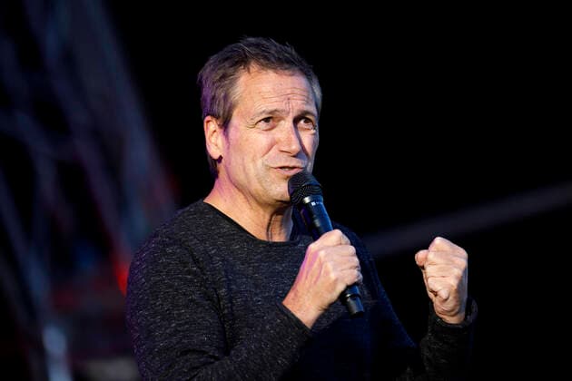 Bilder des Jahres 2020, Entertainment 08 August Entertainment Themen der Woche KW32 Dieter Nuhr live im Kulturgarten mit seinem Programm Kein Scherz! in der Bonner Rheinaue. Das Bonn Live Kulturgarten Open Air Festival 2020 ist Europas erstes Open Air Festival unter Corona-Auflagen wegen der Covid-19 Pandemie. Bonn, 04.08.2020 *** Dieter Nuhr live in the Kulturgarten with his program Kein Scherz in der Bonner Rheinaue The Bonn Live Kulturgarten Open Air Festival 2020 is Europes first open air festival under corona conditions due to the Covid 19 pandemic Bonn, 04 08 2020 Foto:xC.xHardtx xFuturexImage