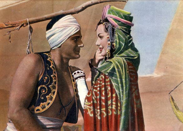 ARABIAN NIGHTS JON HALL, MARIA MONTEZ. Strictly editorial use only in conjunction with the promotion of the film. Credit line mandatory. This image is copyright of the film company and is supplied under the terms of issue as film still. No commercial or book cover use permitted without prior consent from the film company.  Mandatory credit line: Image courtesy Universal Pictures Ronald Grant Archive Mary Evans