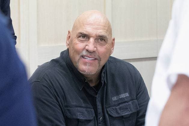 Niedersachsen, Hannover, 06.08.2020, Rockerboss Frank Hanebuth vor Gericht, Prozess gegen Rockerboss Frank Hanebuth wegen gemeinschaftlicher Körperverletzung, Beihilfe zur Nötigung und Verstoßes gegen das Waffengesetz , *** Niedersachsen, Hannover, 06 08 2020, Rockerboss Frank Hanebuth in court, trial against rockerboss Frank Hanebuth for joint bodily injury, aiding and abetting coercion and violation of the German weapons law,
