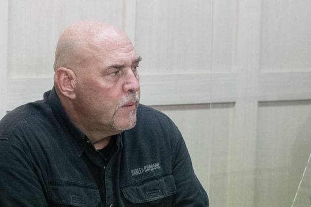 Niedersachsen, Hannover, 06.08.2020, Rockerboss Frank Hanebuth vor Gericht, Prozess gegen Rockerboss Frank Hanebuth wegen gemeinschaftlicher Körperverletzung, Beihilfe zur Nötigung und Verstoßes gegen das Waffengesetz , *** Niedersachsen, Hannover, 06 08 2020, Rockerboss Frank Hanebuth in court, trial against rockerboss Frank Hanebuth for joint bodily injury, aiding and abetting coercion and violation of the German weapons law,