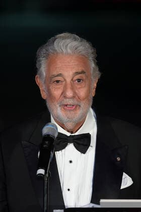 Österreichischer Musiktheaterpreis 2020 (Austrian Music Theatre Award), am Terminal II des Salzburger Flughafens. Das Bild zeigt den spanischen Opernsänger und Preisträger für sein Lebenswerk, Placido Domingo, während seiner Dankesrede nach der Preisverleihung 2020 - Österreichischer Musiktheaterpreis 2020 (Austrian Music Theatre Award), am Terminal II des Salzburger Flughafens