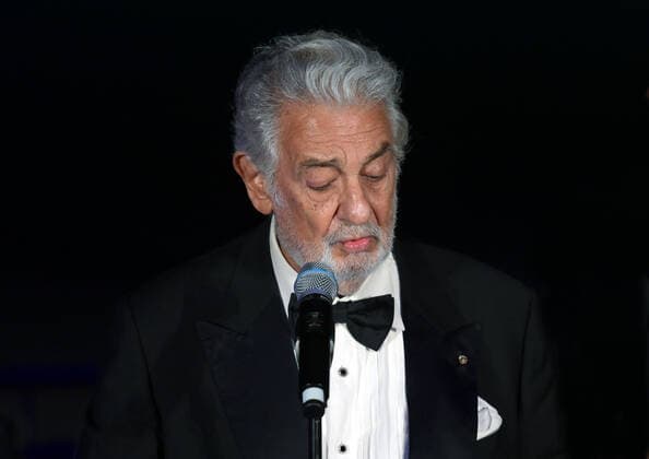 Österreichischer Musiktheaterpreis 2020 (Austrian Music Theatre Award), am Terminal II des Salzburger Flughafens. Das Bild zeigt den spanischen Opernsänger und Preisträger für sein Lebenswerk, Placido Domingo, während seiner Dankesrede nach der Preisverleihung 2020 - Österreichischer Musiktheaterpreis 2020 (Austrian Music Theatre Award), am Terminal II des Salzburger Flughafens