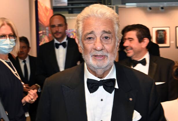 Österreichischer Musiktheaterpreis 2020 (Austrian Music Theatre Award), am Terminal II des Salzburger Flughafens. Das Bild zeigt ein Portrait des spanischen Opernsängers Placido Domingo 2020 - Österreichischer Musiktheaterpreis 2020 (Austrian Music Theatre Award), am Terminal II des Salzburger Flughafens