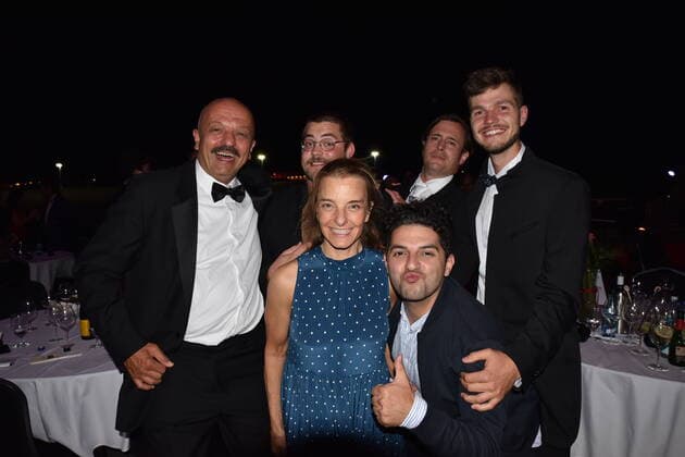 Isabel von Karajan, mit Crew, Beste Uraufführung, Stillhang, Festspiele Erl, Österreichischer Musiktheaterpreis, Gala, Terminal 2, Salzburg 2020,