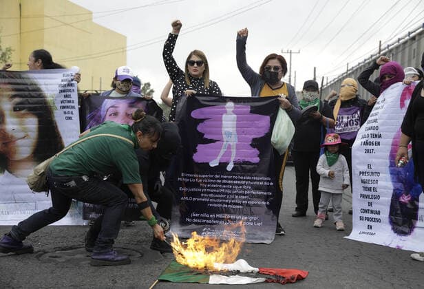 Women take part in a protest named Girls do not touch each other , outside of the Men s Preventive Prison, during the second hearing against the alleged perpetrator of the rape of a girl named Judith , which occurred in 2017 when she was 7 years old. Where: Mexico City, Mexico When: 06 Aug 2020 Credit: Eyepix Cover Images **EDITORIAL USE ONLY** Copyright: xMarianaxBaex 40765206 EDITORIAL USE ONLY. NOT FOR USE BY NEWSPAPERS BASED IN THE UK.