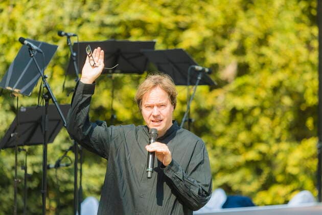 Proschwitz Proschwitzer Musik-Picknick. Ein Konzert im Rahmen des Moritzburg Festivals. Der Cellist und Festivalintendant Jan Vogler. Proschwitz Sachsen GERMANY
