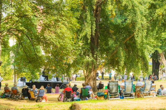 Proschwitz Proschwitzer Musik-Picknick. Ein Konzert im Rahmen des Moritzburg Festivals. Proschwitz Sachsen GERMANY