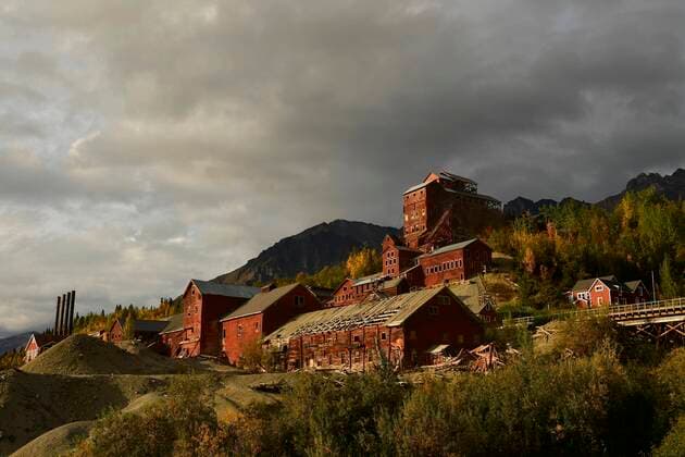  Kennicott Mine, Historische Kupfermine bei McCarthy, Wrangell-St.Elias Nationalpark, Alaska, USA, Nordamerika *** Kennicott Mine, Historic Copper Mine near McCarthy, Wrangell St Elias National Park, Alaska, USA, North America Copyright: imageBROKER/ThomasxSbampato ibxtps05804012.jpg
