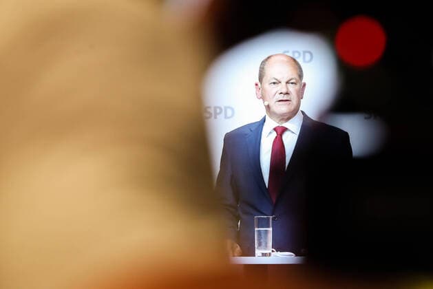 News Themen der Woche KW33 News Bilder des Tages (200810) -- BERLIN, Aug. 10, 2020 -- German Vice Chancellor and Finance Minister Olaf Scholz attends a press conference in Berlin, capital of Germany, Aug. 10, 2020. German Social Democratic Party (SPD) proposed Olaf Scholz as candidate for Chancellor at the upcoming election in 2021. ) GERMANY-BERLIN-SPD-OLAF SCHOLZ-CHANCELLOR CANDIDATE-NOMINATION ShanxYuqi 