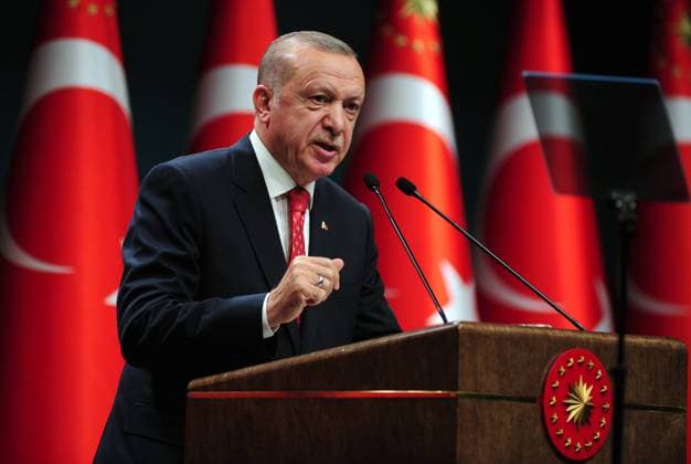 Bilder des Jahres 2020, News 08 August News Themen der Woche KW33 (200810) -- ANKARA, Aug. 10, 2020 -- Turkish President Recep Tayyip Erdogan speaks at a press conference in Ankara, Turkey, on Aug. 10, 2020. Turkish President Recep Tayyip Erdogan on Monday appealed for an acceptable formula for energy exploration rights in the Eastern Mediterranean which has been the center of tension over recent drilling activities. (Photo by Xinhua) TURKEY-ANKARA-ERDOGAN-EASTERN MEDITERRANEAN DISPUTES Mustafaxkaya 