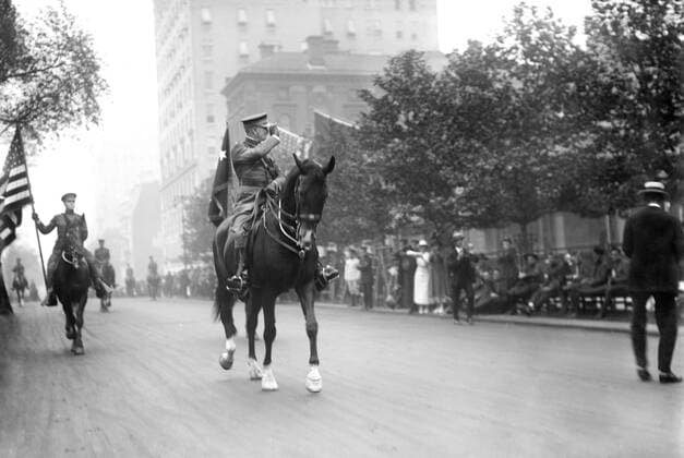 U.S. General John J. Pershing on Horseback leading World War I Veterans during Victory Parade, New York City, New York, USA, Bain News Service, September 10, 1919  Copyright: xCircaxImagesx ghi-circa08525