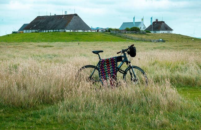GER Schleswig Holstein Nordsee Straende und Gebiete unter Naturschutz rund um die Hamburger Hallig - gelegen im Nationalpark Wattenmehr Wandernd zu fuss oder mit dem Rad zu erreichen - ein Reiseziel wegen Corona besonders beliebt - mit einem urigen Restaurant - der Hallig Krog 02.08.20 020820 ddbd¨