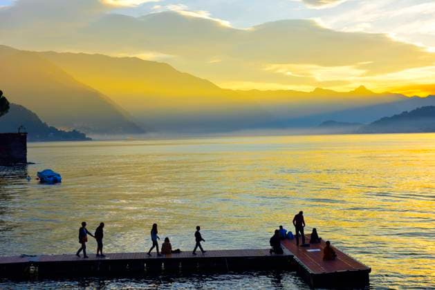 IMAGO Creative: Sommer, In den Bergen Lake Como, Valena, Sunset Sunset Sunset Sunset Sunset Sunset Sunset Sunset Sunset. Italy, The Alps, Dolomites, Lago di Como, Varenna.  603714931200098684