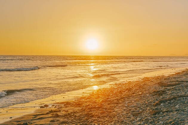 Sunset over the pacific ocean on an isolated beach in Baja, Mexico. Baja California, Chis., Mexico CR_JUSLKY200806-466806-01