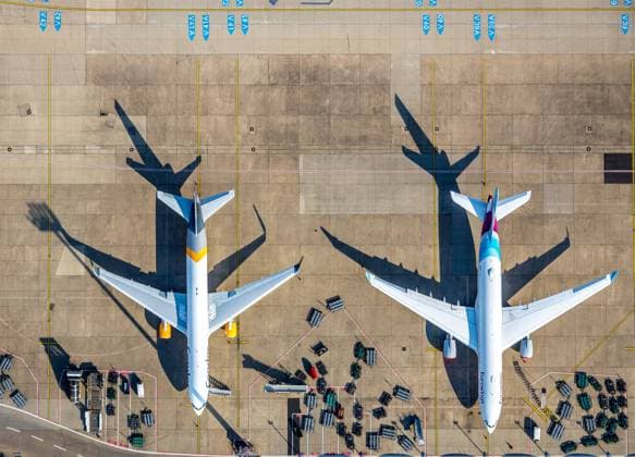 Luftbild, Flugzeuge in Ruhestellung, Condor und Eurowings, Flughafen Düsseldorf, Düsseldorf, Rheinland, Nordrhein-Westfalen, Deutschland !ACHTUNGxMINDESTHONORARx60xEURO! *** Aerial photograph, aircraft at rest, Condor and Eurowings, Düsseldorf Airport, Düsseldorf, Rhineland, North Rhine-Westphalia, Germany ATTENTIONxMINDESTHONORARYx60xEURO