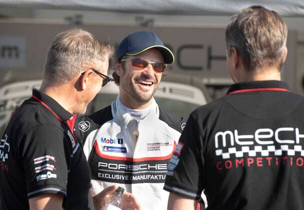 Bilder des Jahres 2020, Entertainment 08 August Entertainment Themen der Woche KW33 Entertainment Bilder des Tages KARLSKOGA 2020-08-15 Prins Carl Philip tävlar i Porsche Carrera Cup Scandinavia under lördagen pa Gellerasen Arena. Det gick inte sa bra för prins Carl Philip i gardagens kval, han kommer därmed att fa starta sist i dagens tävlingar. KARLSKOGA Sverige ROY x10650x  Copyright: xTommyxPedersenx xTTx PORSCHE CARRERA CUP GELLERÅSEN