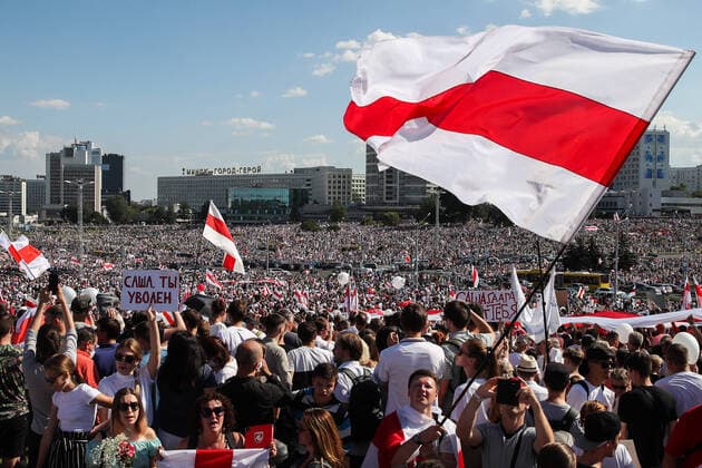 Bilder des Jahres 2020, News 08 August MINSK, BELARUS - AUGUST 16, 2020: Protesters gather for a rally at the Minsk Hero City Obelisk. Exit poll figures announced on August 9 after the Belarusian presidential election have sparked mass protests and unrest across several cities including Minsk, eventually escalating into violent clashes with the police. Natalia Fedosenko TASS  TS0E382C