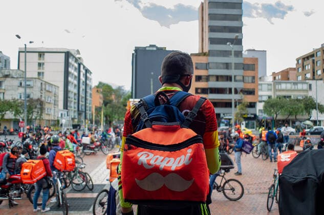 IMAGO Creative: 2021 Trends Delivery couriers from the takeout and shopping app service Rappi demonstrate against being blocked from working during the economic recession caused by novel Covid-19 pandemic on August 15 2020 in Bogota, Colombia. Most delivery couriers from Rappi are venezuelan migrants as delivery apps are one of the only jobs they can apply for. Bogota Cundinamarca Colombia Copyright: xSebastianxBarrosxSalamancax BarrosSebastian_RAPPIMARCHA_20200815_003