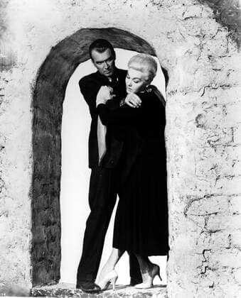 VERTIGO Directed by Alfred Hitchcock JAMES STEWART, KIM NOVAK Date: 1958. Strictly editorial use only in conjunction with the promotion of the film. Credit line mandatory. This image is copyright of the film company and is supplied under the terms of issue as film still. No commercial or book cover use permitted without prior consent from the film company.  Mandatory credit line: Image courtesy PARAMOUNT PICTURES Ronald Grant Archive Mary Evans