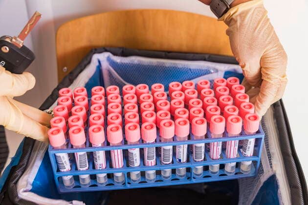 Am Heidenholz Kostenlose Corona-Tests jetzt auch an Autobahnen in Sachsen möglich Reiserückkehrer aus dem Ausland können sich ab sofort auch an den sächsischen Autobahnen kostenlos auf das Coronavirus testen lassen. Jeweils ein Testcenter an der A4 bei Görlitz und an der A17 bei Bad Gottleuba (Fahrtrichtung Dresden, Parkplatz Am Heidenholz) haben den Betrieb aufgenommen. Das Gesundheitsministerium hat für die Testcenter Verträge mit der Kassenärztlichen Vereinigung (KV) Sachsen und dem Malteser Hilfsdienst geschlossen. Breitenau Sachsen GERMANY