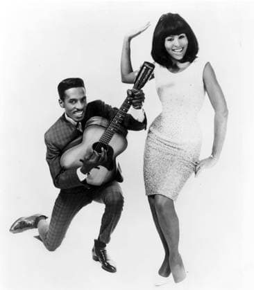 IKE AND TINA TURNER SUBJECT: MUSIC PORTRAIT FILES,SOUL SINGER & GUITARIST. Strictly editorial use only in conjunction with the promotion of the film. Credit line mandatory. This image is copyright of the film company and is supplied under the terms of issue as film still. No commercial or book cover use permitted without prior consent from the film company.  Mandatory credit line: Image courtesy Ronald Grant Archive Mary Evans