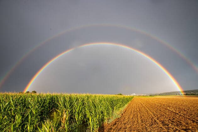 Bilder des Jahres 2020, News 08 August News Themen der Woche KW34 News Bilder des Tages REMSECK: Nach langanhaltendem Regen und Gewitter zeigt sich ein doppelter Regenbogen bei Remseck (Kreis Ludwigsburg) *** REMSECK After a long period of rain and thunderstorms, a double rainbow appears near Remseck district Ludwigsburg Copyright: xSimonxAdomatx