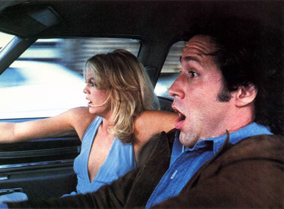 FOUL PLAY GOLDIE HAWN, CHEVY CHASE Date: 1978. Strictly editorial use only in conjunction with the promotion of the film. Credit line mandatory. This image is copyright of the film company and is supplied under the terms of issue as film still. No commercial or book cover use permitted without prior consent from the film company.  Mandatory credit line: Image courtesy Paramount Pictures Ronald Grant Archive Mary Evans