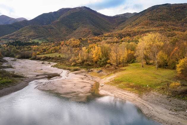 View from the bridge over Lake Fiastra, Marche, Italy, Europe ÂMauroFlamini REDA&CO 1028_38_MFL12831