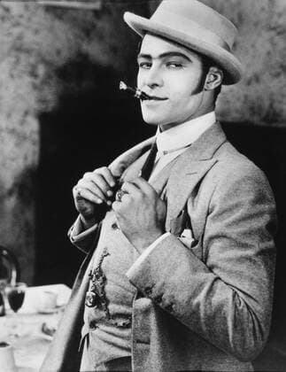 Rudolph Valentino, on-set of the Silent Film Blood and Sand , 1922  Copyright: xJTxVintagex jtv007364