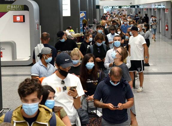 Italien, Reiserückkehrer am Covid19 Testzentrum in Mailand Malpensa Milan, Malpensa airport, buffer zone for covid 19 for passengers from countries at risk. code. (Maurizio Maule Fotogramma, Milan - 2020-08-20) p.s. la foto e utilizzabile nel rispetto del contesto in cui e stata scattata, e senza intento diffamatorio del decoro delle persone rappresentate  Copyright: xMaurizioxMaulex xFOTOGRAMMAx