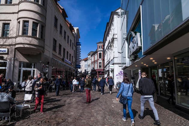 Oldenburger Innenstadt mit Blick in die Achternstraße (rechts Galeria Kaufhof)