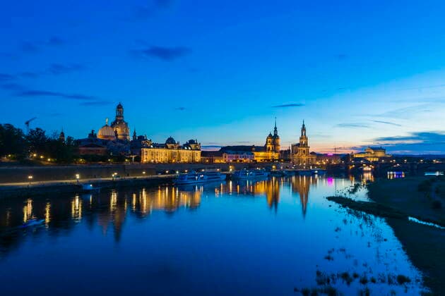 Silhouette Dresden zur blauen Stunde. Dresden Sachsen GERMANY