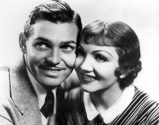 OSCARS. Beste Hauptdarstellerin. Preisträgerinnen 1931-1940 OSCARS. Bester Hauptdarsteller. Preisträger 1931-1940 IT HAPPENED ONE NIGHT CLAUDETTE COLBERT, CLARK GABLE Date: 1934. Strictly editorial use only in conjunction with the promotion of the film. Credit line mandatory. This image is copyright of the film company and is supplied under the terms of issue as film still. No commercial or book cover use permitted without prior consent from the film company.  Mandatory credit line: Image courtesy COLUMBIA PICTURES Ronald Grant Archive Mary Evans