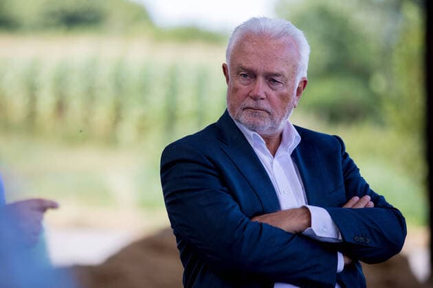 Itzehoe Wolfgang Kubicki vor Ort Wolfgabg Kubicki FDP Vorsitzender und Bundestagsvizepraesident auf Landpartie in Schleswig-Holstein. Kubiki besuchte mit weiteren Abgeordneten landwirtschaftliche Betriebe im Land. Es ging um die Probleme der Landwirstschaft und baeuerlichen Betriebe. Copyright: xDirkxJacobs EP_djs