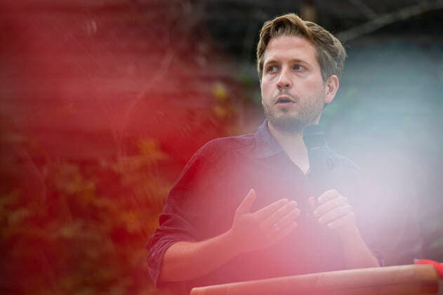 22.08.2020 - Kevin Kühnert in Hiddenhausen: Der Bundesvorsitzender der Jusos und stellvertretender Bundesvorsitzender der SPD beim Wahlkampfauftritt nahe Herford NRW. , Eilshausen Nordrhein-Westfalen Deutschland