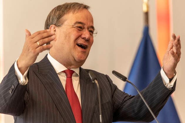 Verleihung des Landesverdienstordens Nordrhein-Westfalen am 23. August 2020 in der Flora Köln. NRW-Ministerpräsident Armin Laschet während seiner Rede. Laschet zeichnete am 23. August 2020 in der Flora in Köln vierzehn Persönlichkeiten für ihr außerordentliches Engagement für die Gesellschaft mit dem Verdienstorden des Landes Nordrhein-Westfalen aus. Köln Nordrhein-Westfalen Deutschland