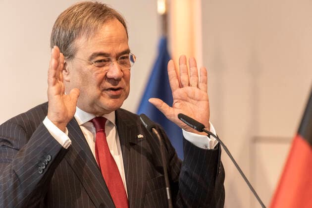 Verleihung des Landesverdienstordens Nordrhein-Westfalen am 23. August 2020 in der Flora Köln. NRW-Ministerpräsident Armin Laschet während seiner Rede. Laschet zeichnete am 23. August 2020 in der Flora in Köln vierzehn Persönlichkeiten für ihr außerordentliches Engagement für die Gesellschaft mit dem Verdienstorden des Landes Nordrhein-Westfalen aus. Köln Nordrhein-Westfalen Deutschland