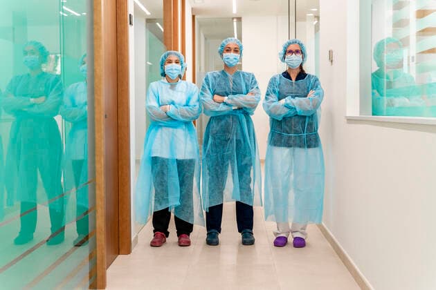 Female doctor and nurses in dentist s clinic model released Symbolfoto property released DLTSF00958