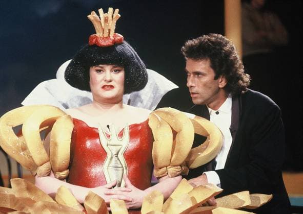 Hella von Sinnen in Kostüm und Hugo Egon Balder in der RTL Show Alles nichts oder am 01.04.1991 *** Hella von Sinnen in costume and Hugo Egon Balder in the RTL show Alles nichts oder am 01 04 1991