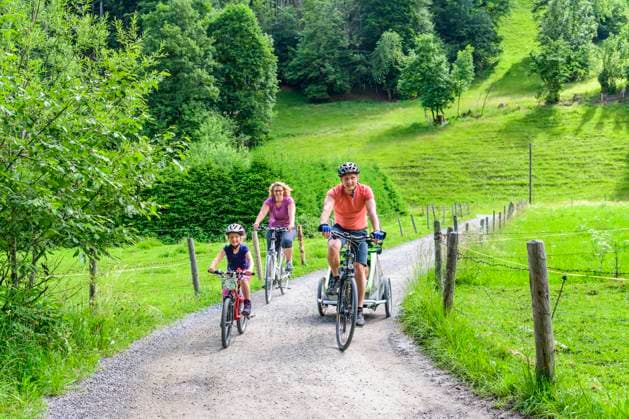 Mit dem Radl unterwegs im Trettachtal Eine Radtour mit der ganzen Familie von Oberstdorf ins Tal der Trettach Radtour mit den Kids Oberstdorf Dietersbachtal Bayern Deutschland
