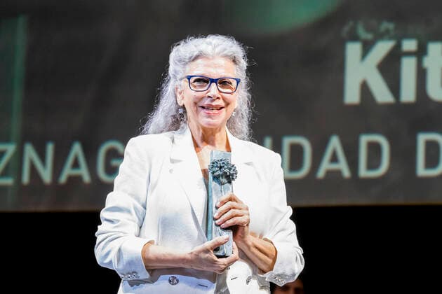 Kiti Manver shows ˜Biznaga Ciudad del Paraiso Award™ during Malaga Film Festival Gala at Teatro Cervantes.August 24 2020. (Alterphotos Francis Gonzalez) (20200824141)