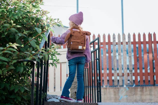 young girl stood at the top of a step looking after school thinking Norrtälje, Stockholm County, Sweden CR_RABE200824-469062-01 ,model released, Symbolfoto