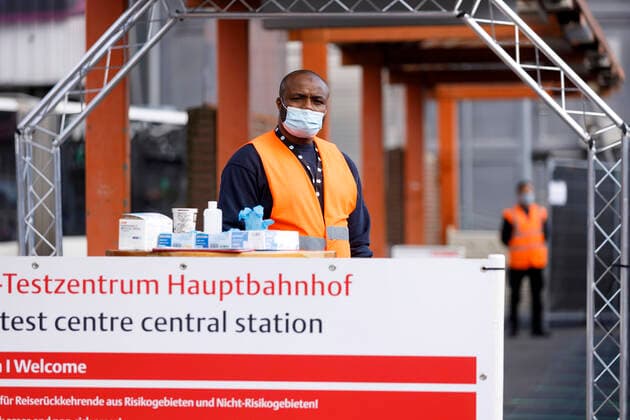 Im neuen Corona-Testzentrum am Kölner Hauptbahnhof können sich Reisende aus Risikogebieten innerhalb von 72 Stunden nach ihrer Einreise auf Covid 19 testen lassen. Köln, 27.08.2020