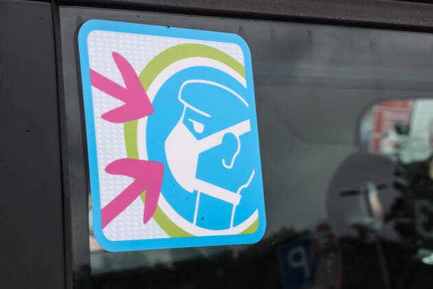 Nahverkehr auf Bestellung - Loop Münster geht an der Start DEU, Deutschland, Nordrhein-Westfalen, Münster, 28.08.2020: Digitaler Rufbus, on Demand, als zusätzliches Verkehrsmittel im Süden von Münster. LOOP ist als Pilotprojekt auf drei Jahre angelegt. Bei den Fahrzeugen handelt sich um das London-Taxi, LEVC TX. Bei Loop Herrscht Maskenpflicht
