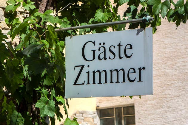 Zeltingen-Rachtig ist eine Ortsgemeinde im Landkreis Bernkastel-Wittlich in Rheinland-Pfalz. Gästezimmer frei - belegt Zeltingen-Rachtig ( Mosel )